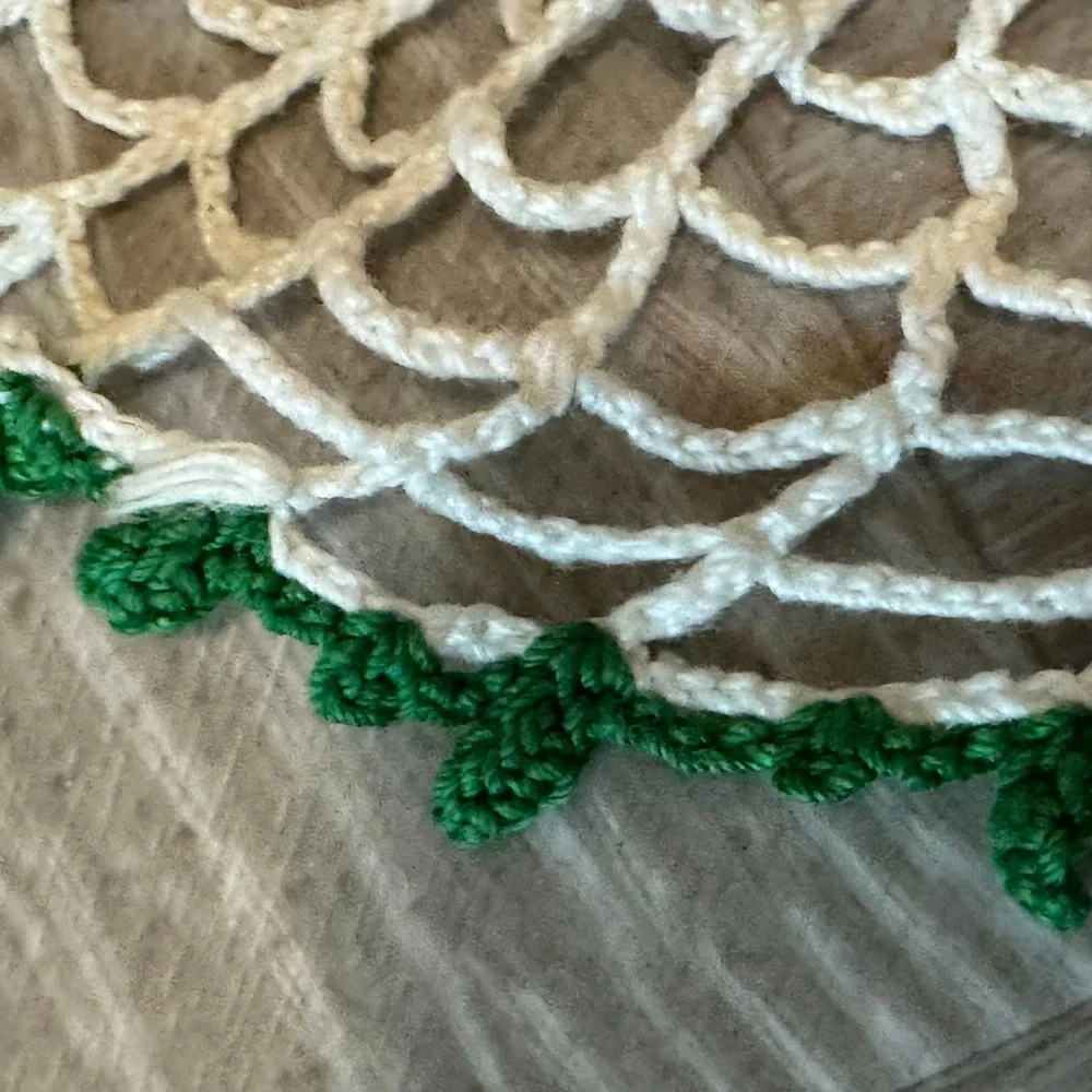 Handmade Crochet Doily‎ Pink Rose Green Leaf Scalloped Edge Table Decor